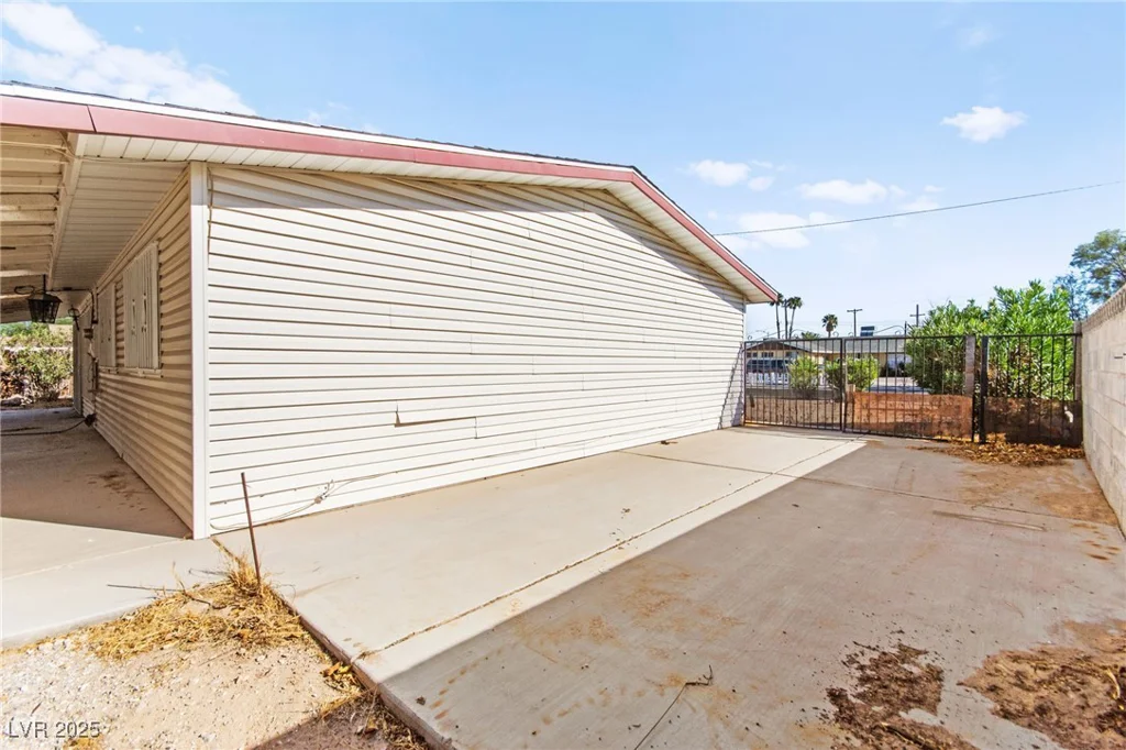 970 Laramore, Las Vegas, NV 89119