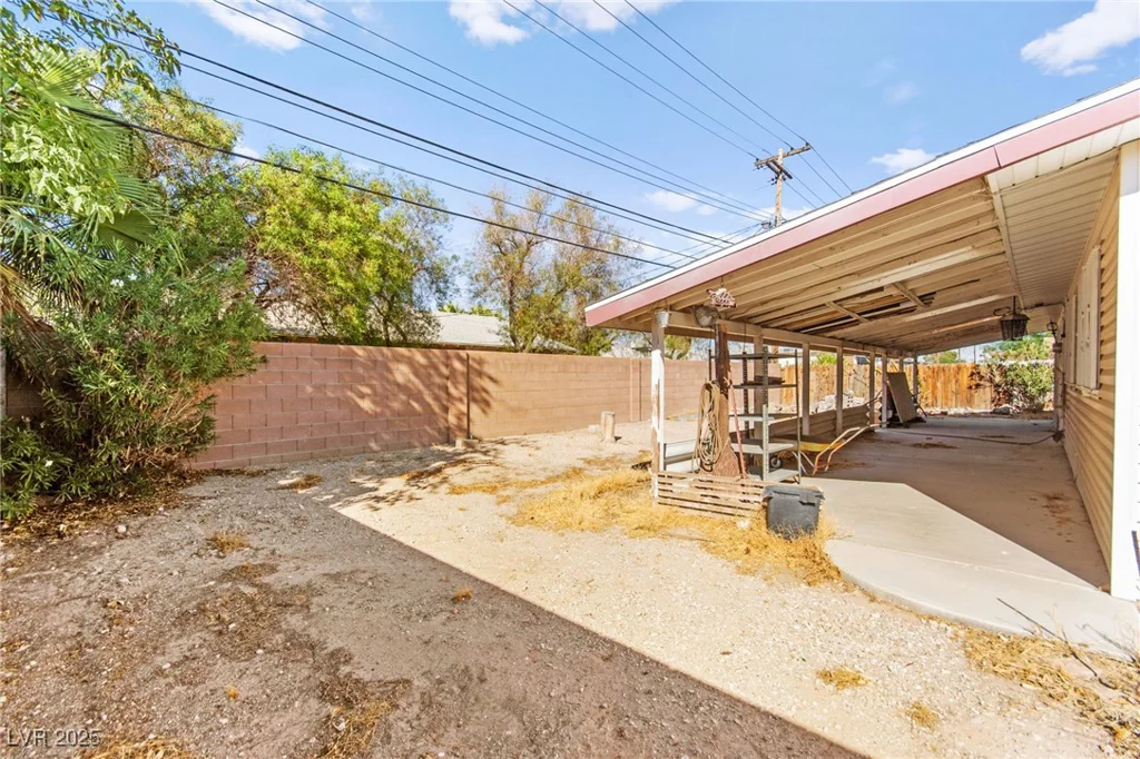 970 Laramore, Las Vegas, NV 89119