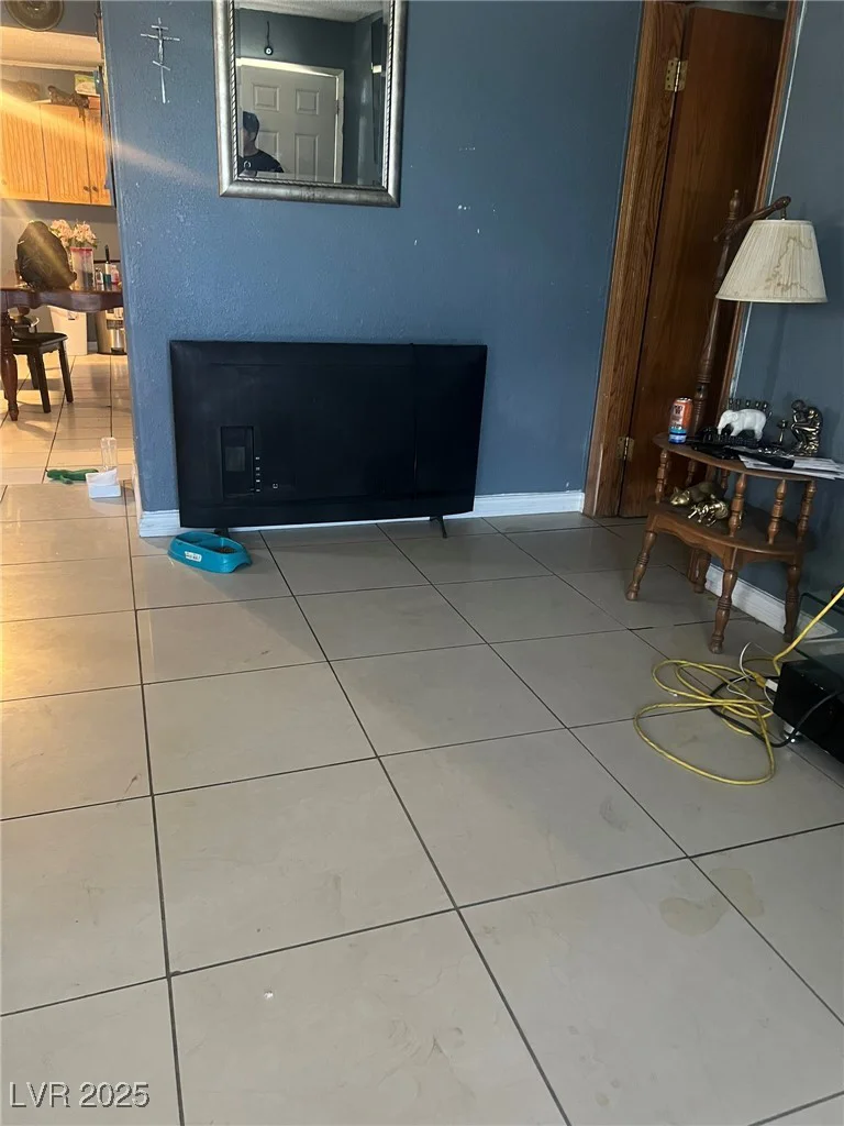 1905 Walker, Las Vegas, NV 89106
