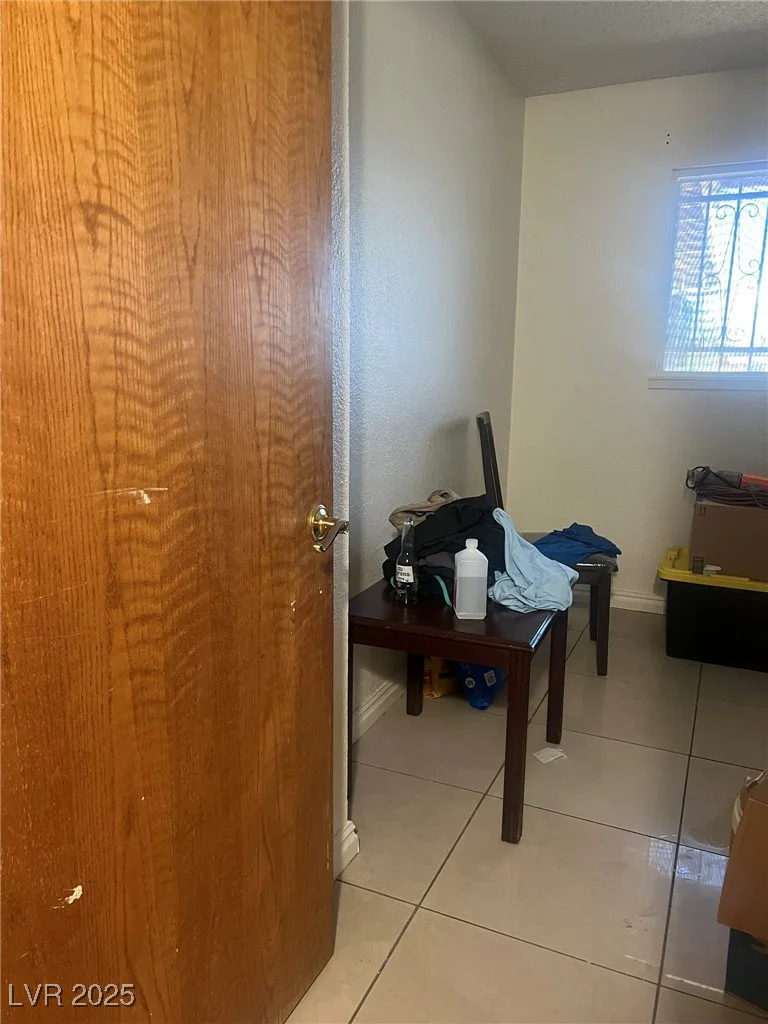 1905 Walker, Las Vegas, NV 89106