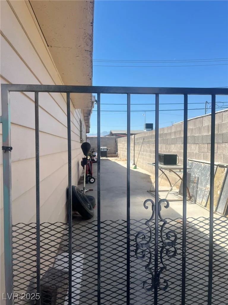 1905 Walker, Las Vegas, NV 89106