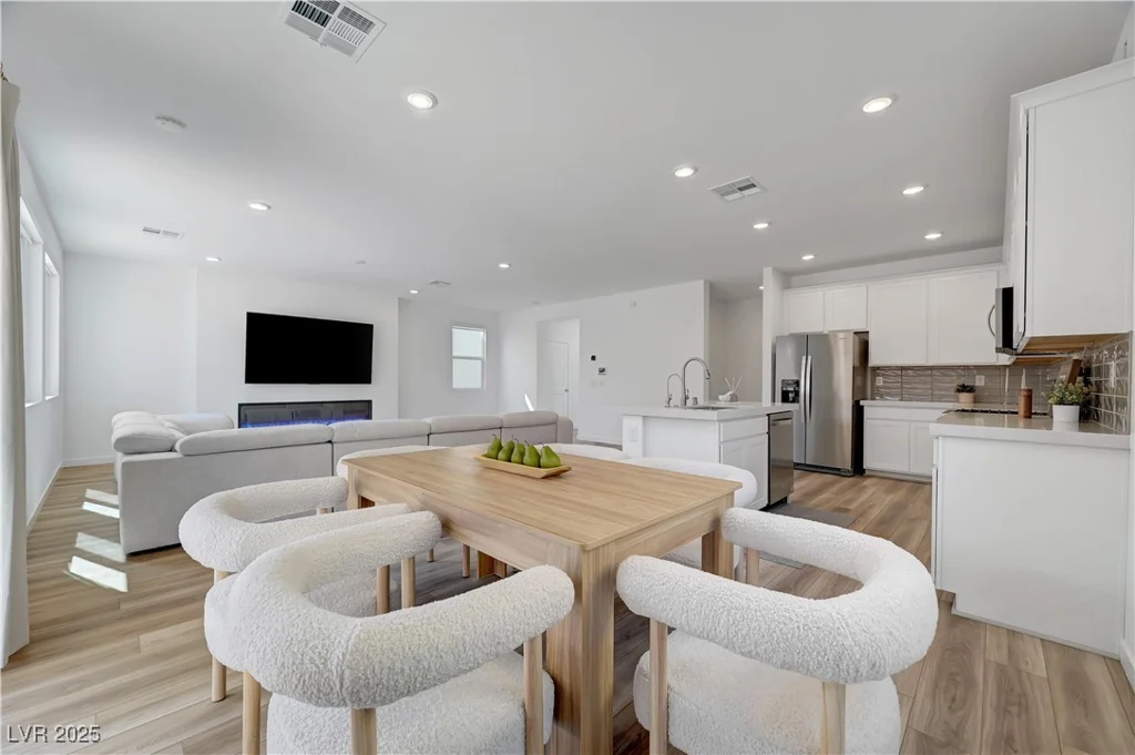 9929 Lost Horse, Las Vegas, NV 89178
