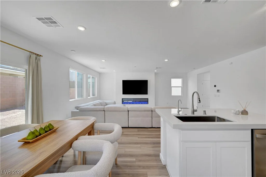 9929 Lost Horse, Las Vegas, NV 89178