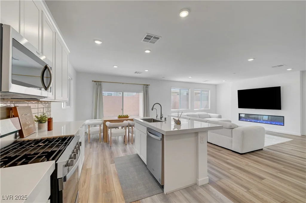 9929 Lost Horse, Las Vegas, NV 89178