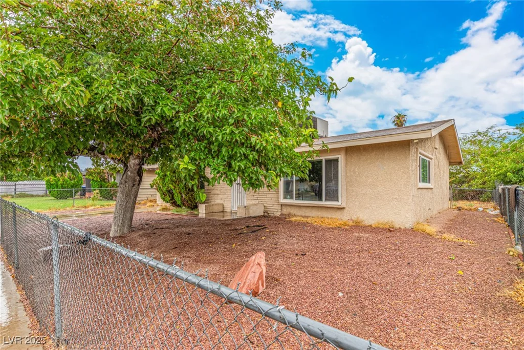 520 Leonard, Las Vegas, NV 89106
