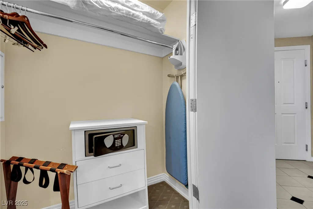 145 Harmon, Las Vegas, NV 89109