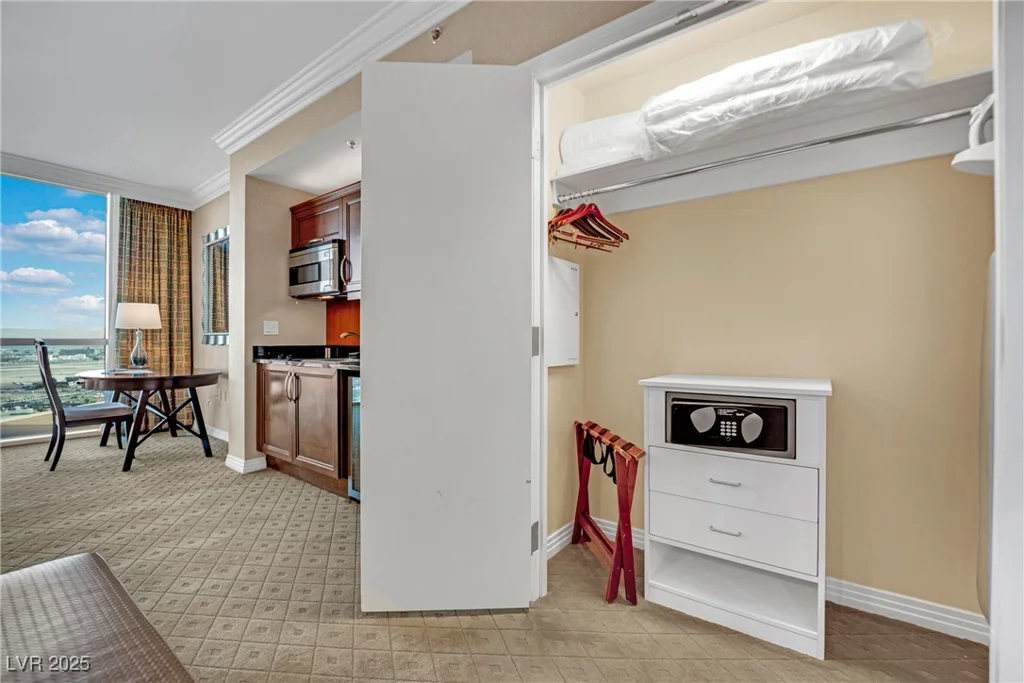 145 Harmon, Las Vegas, NV 89109