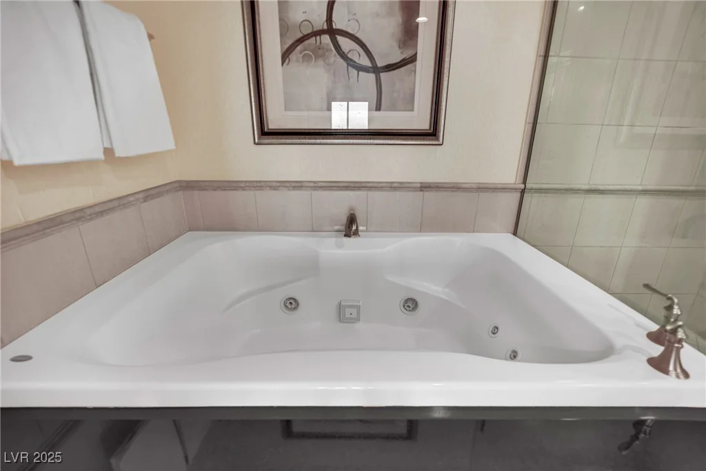 145 Harmon, Las Vegas, NV 89109