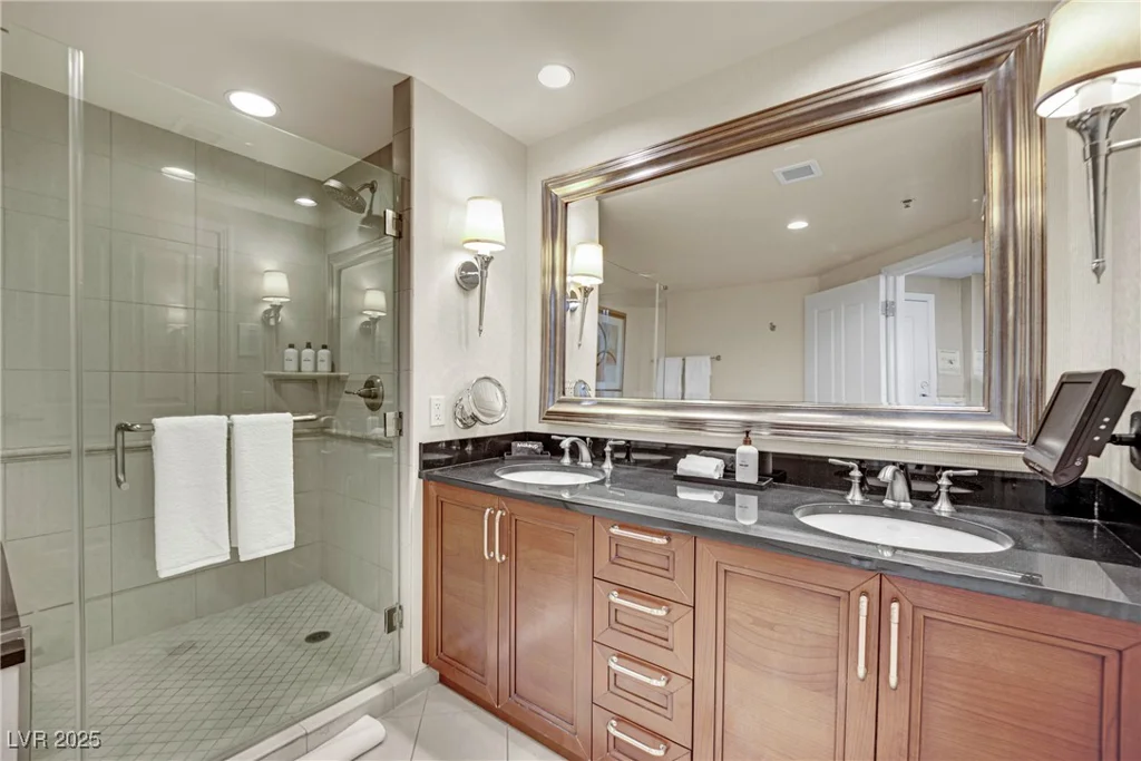 145 Harmon, Las Vegas, NV 89109