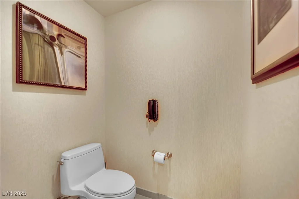 145 Harmon, Las Vegas, NV 89109