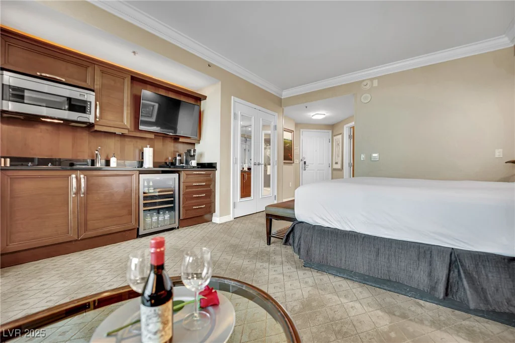 145 Harmon, Las Vegas, NV 89109