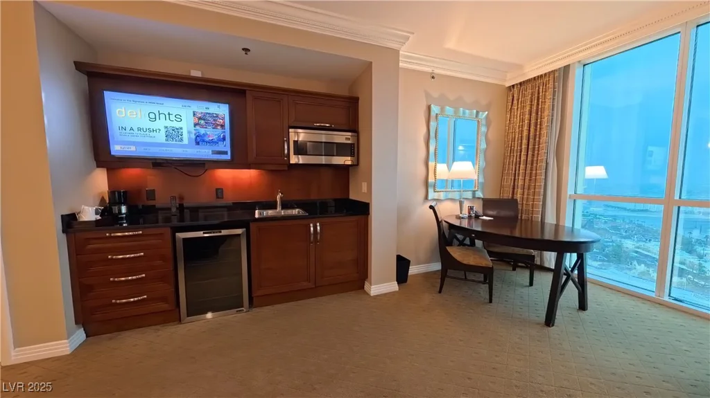 135 Harmon, Las Vegas, NV 89109