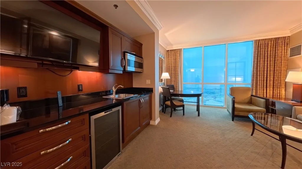 135 Harmon, Las Vegas, NV 89109