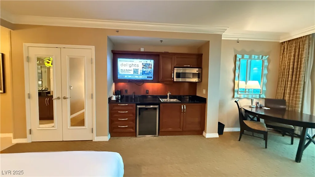 135 Harmon, Las Vegas, NV 89109