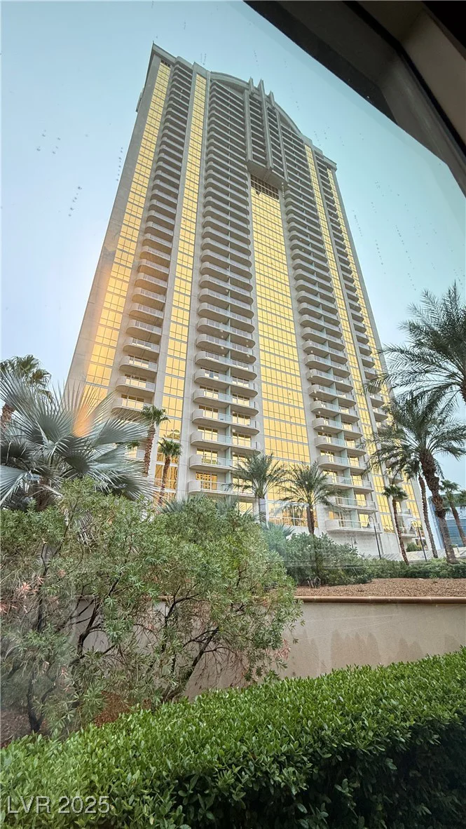 135 Harmon, Las Vegas, NV 89109