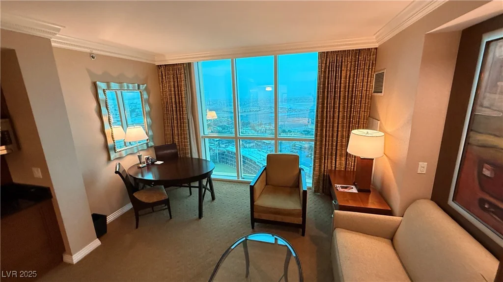 135 Harmon, Las Vegas, NV 89109