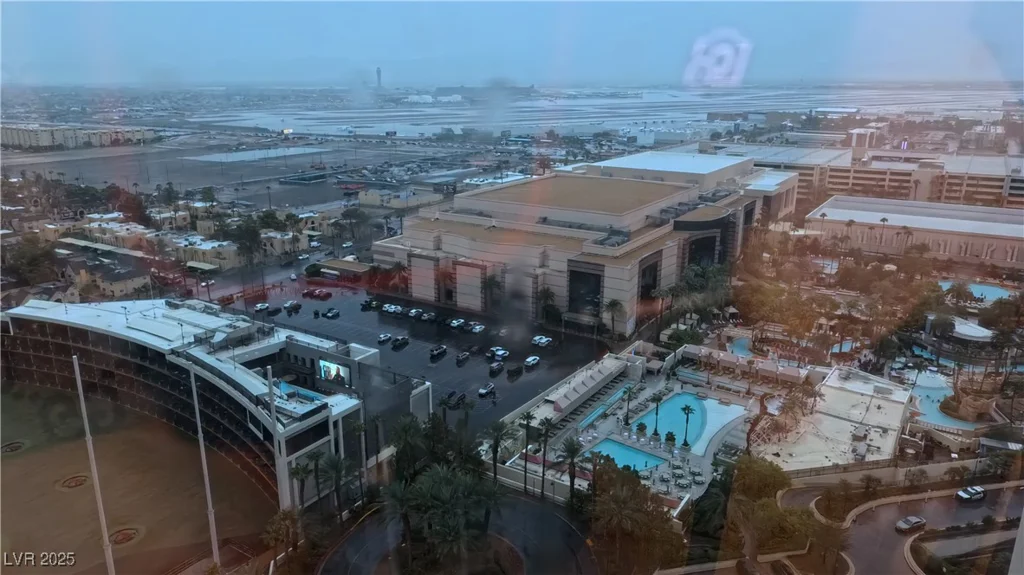 135 Harmon, Las Vegas, NV 89109