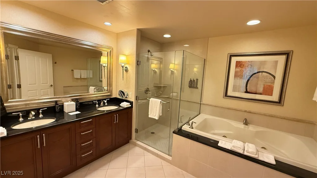 135 Harmon, Las Vegas, NV 89109