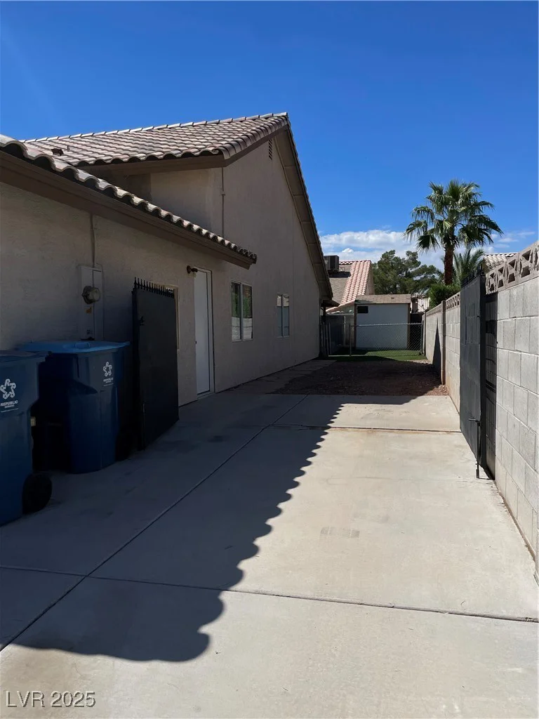 1135 Carefree Peak, Las Vegas, NV 89110