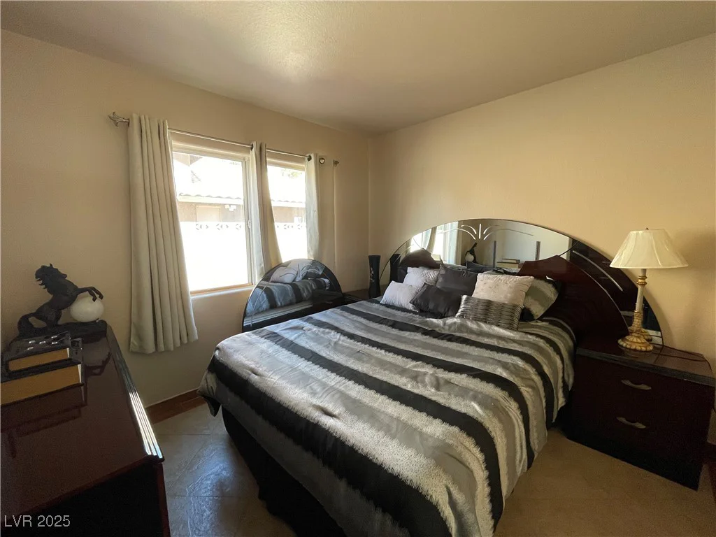 1135 Carefree Peak, Las Vegas, NV 89110