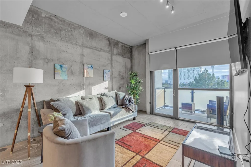 353 Bonneville, Las Vegas, NV 89101