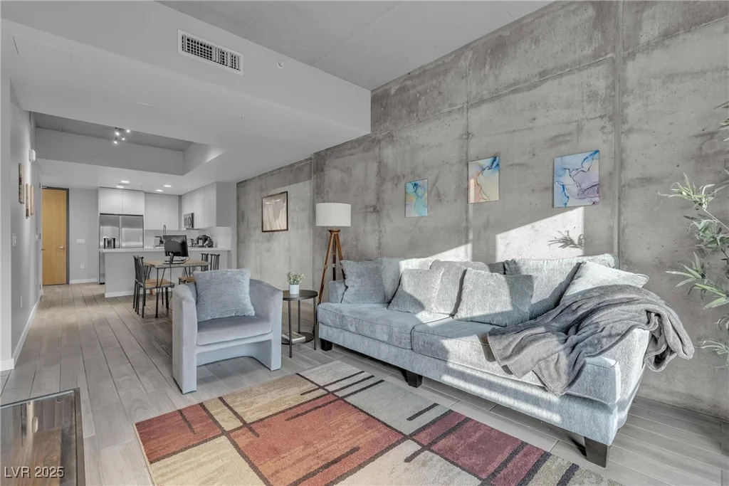 353 Bonneville, Las Vegas, NV 89101