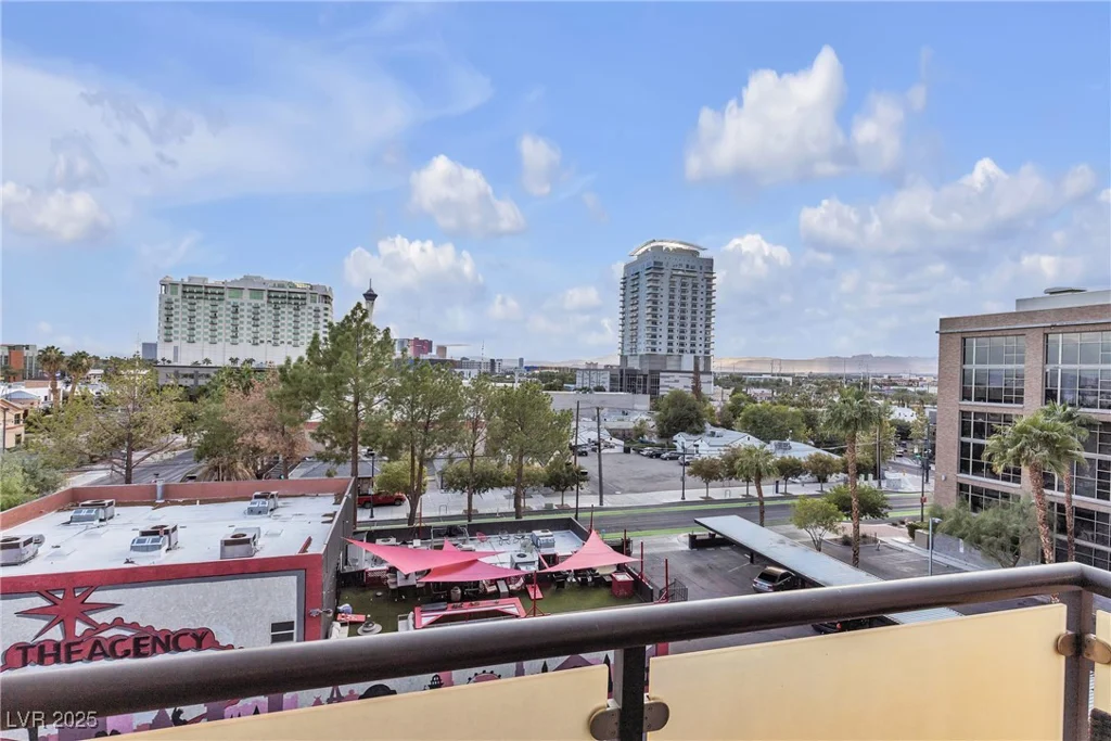 353 Bonneville, Las Vegas, NV 89101