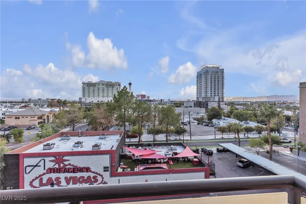 353 Bonneville, Las Vegas, NV 89101