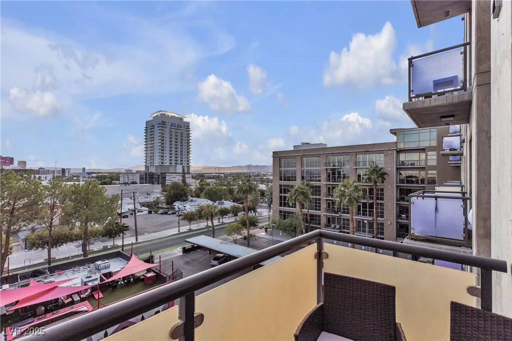 353 Bonneville, Las Vegas, NV 89101