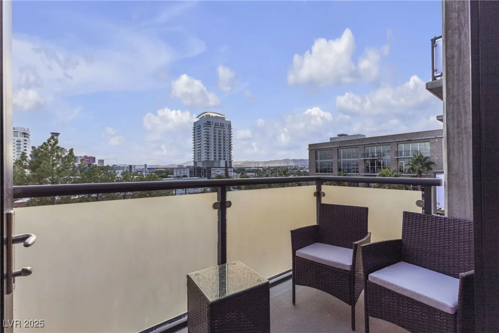 353 Bonneville, Las Vegas, NV 89101