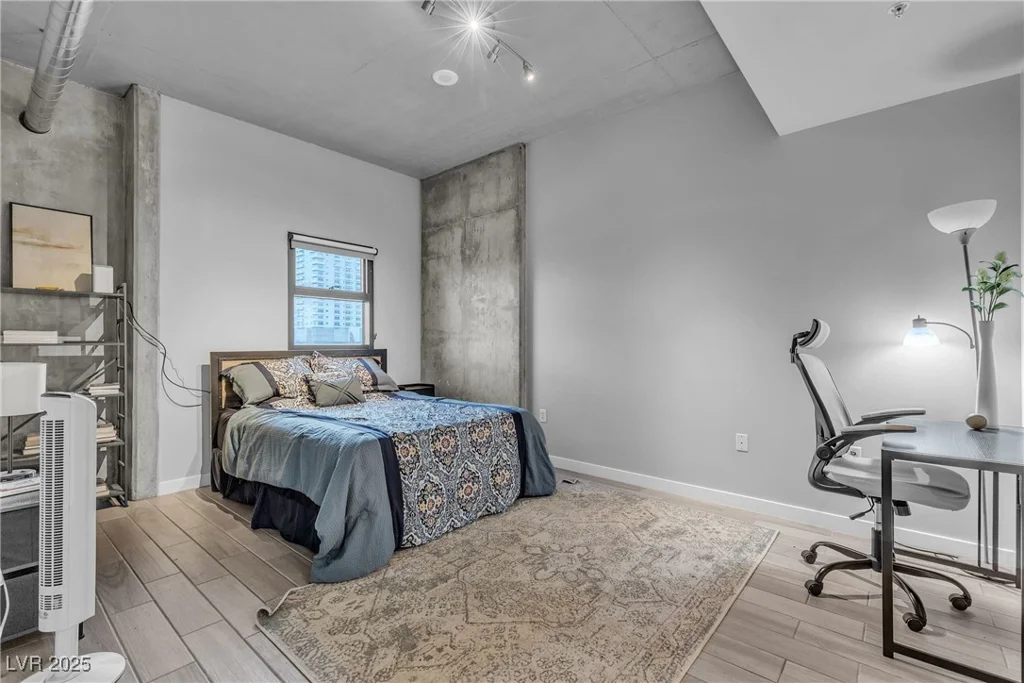 353 Bonneville, Las Vegas, NV 89101