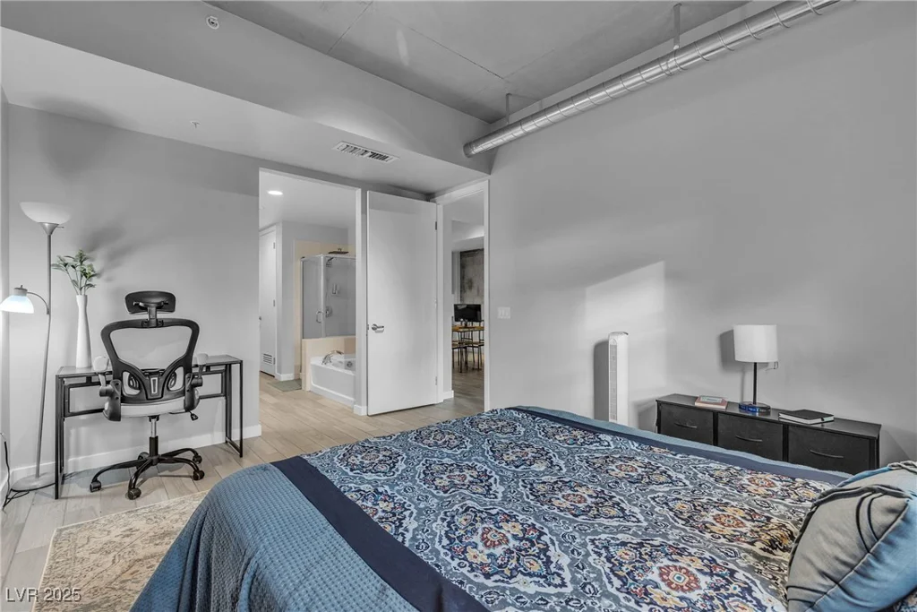 353 Bonneville, Las Vegas, NV 89101