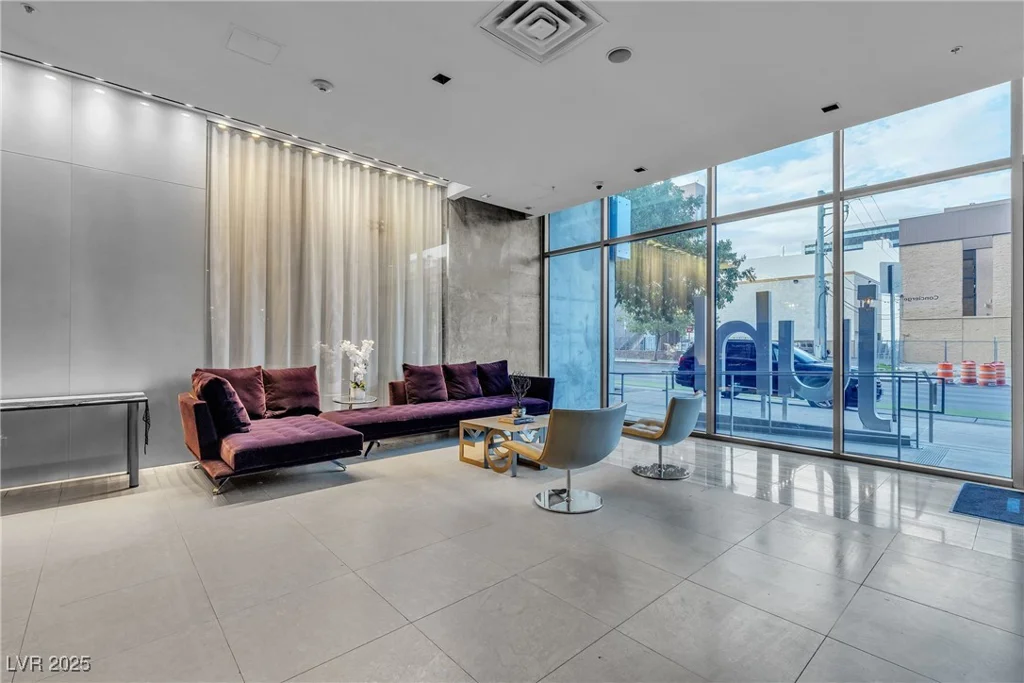 353 Bonneville, Las Vegas, NV 89101