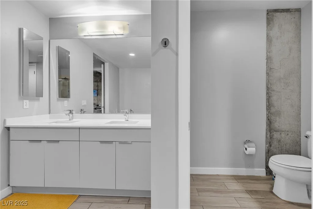 353 Bonneville, Las Vegas, NV 89101