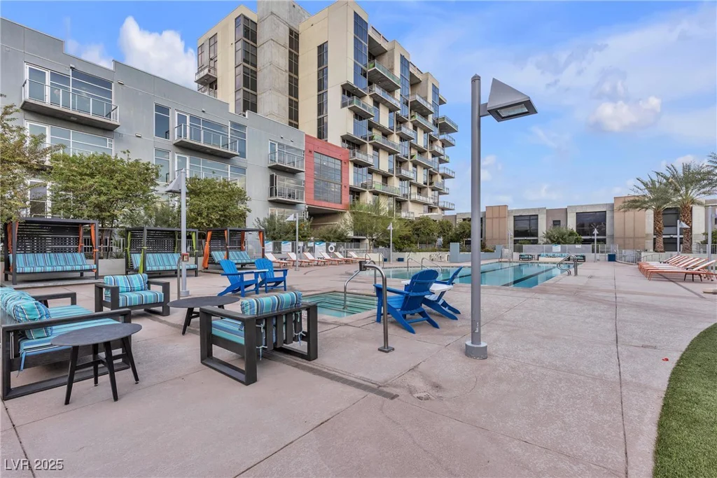 353 Bonneville, Las Vegas, NV 89101