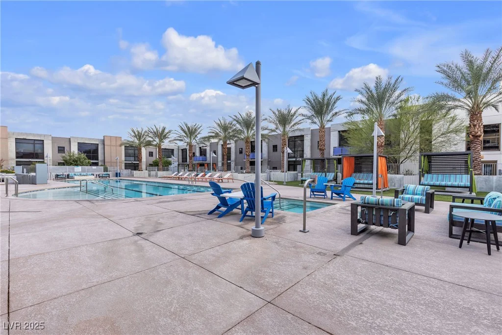 353 Bonneville, Las Vegas, NV 89101