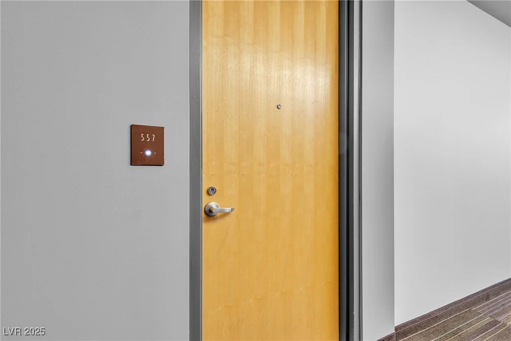 353 Bonneville, Las Vegas, NV 89101