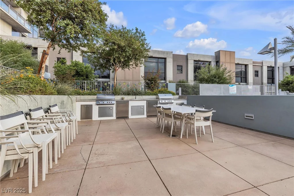 353 Bonneville, Las Vegas, NV 89101