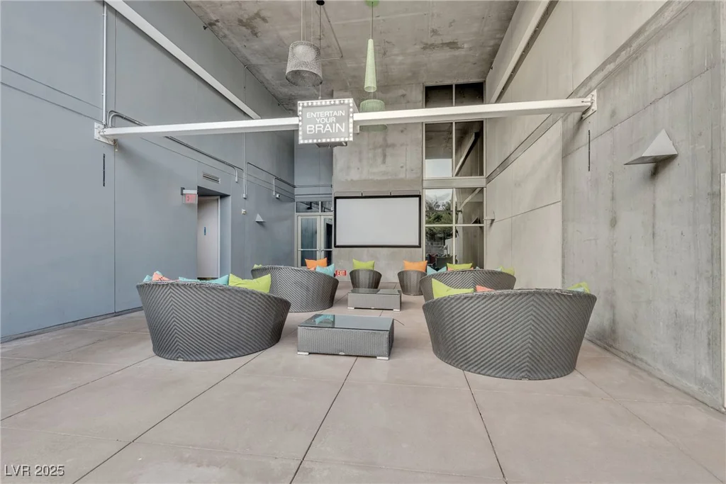 353 Bonneville, Las Vegas, NV 89101