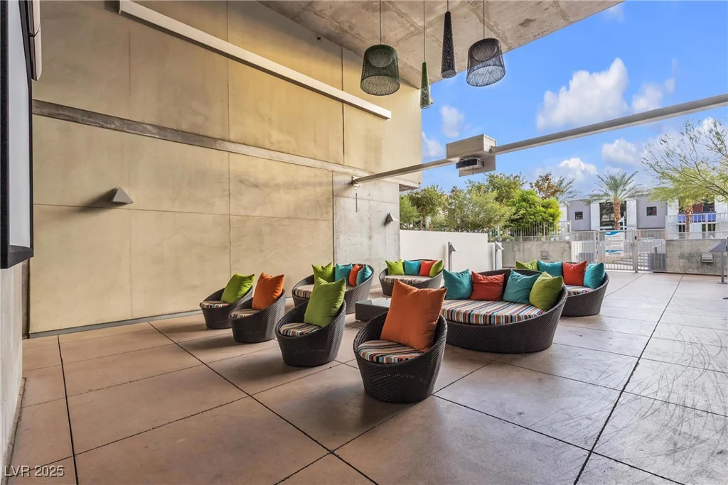 353 Bonneville, Las Vegas, NV 89101