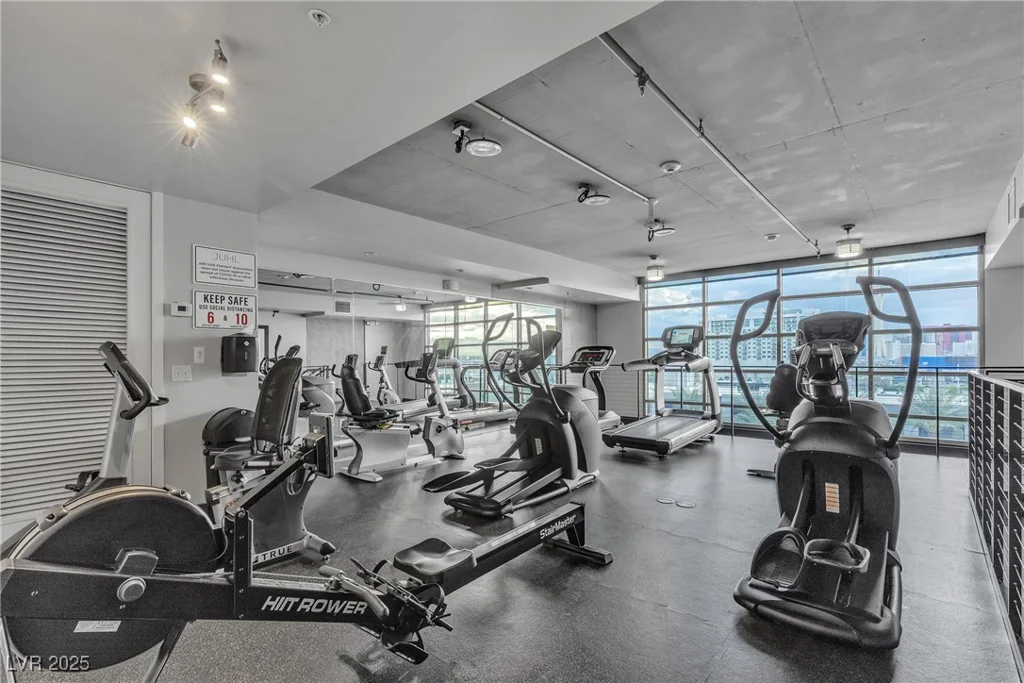 353 Bonneville, Las Vegas, NV 89101