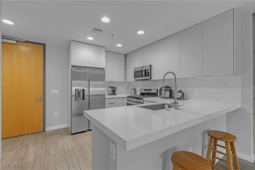 353 Bonneville, Las Vegas, NV 89101