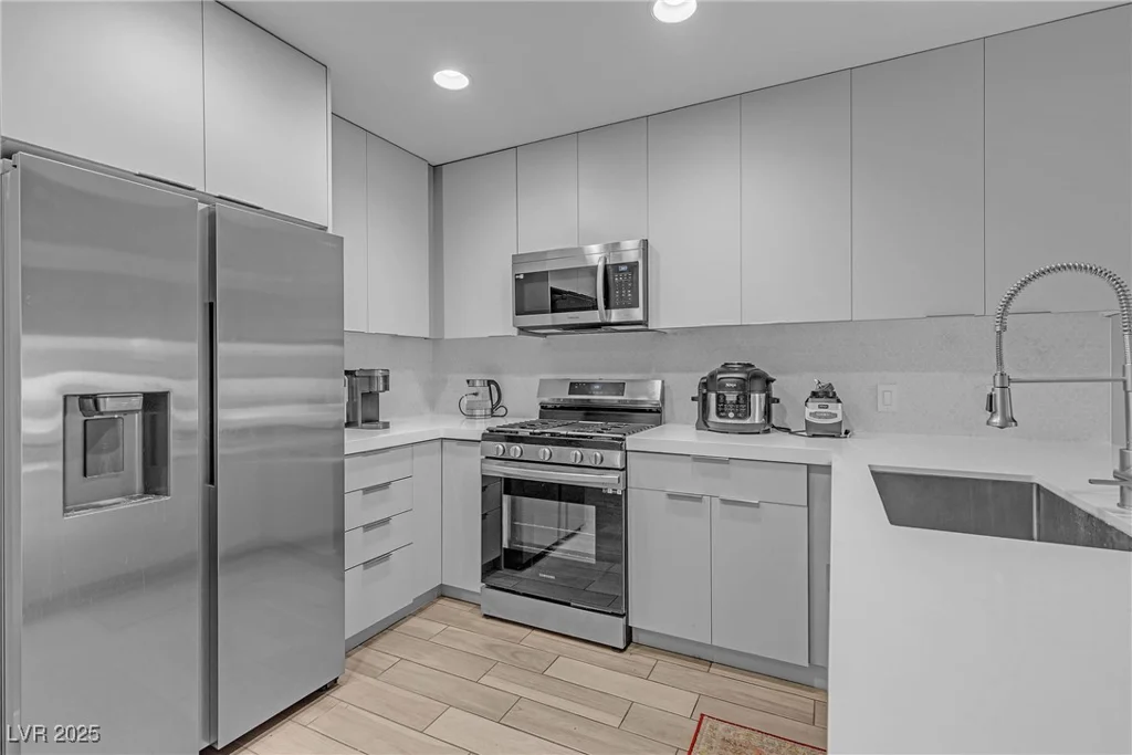 353 Bonneville, Las Vegas, NV 89101