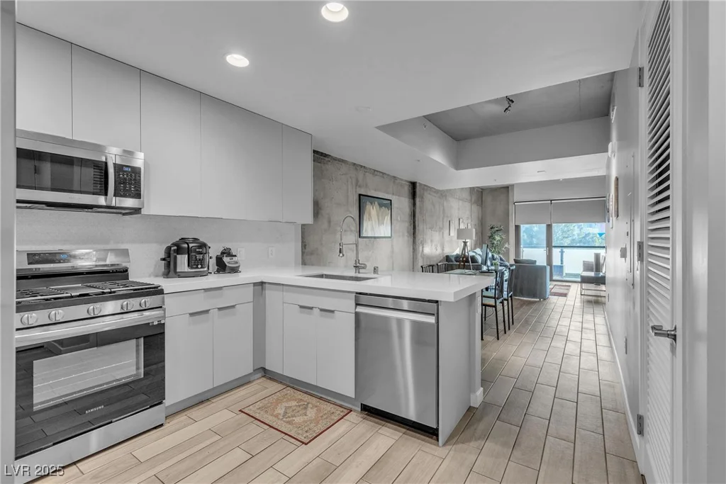 353 Bonneville, Las Vegas, NV 89101