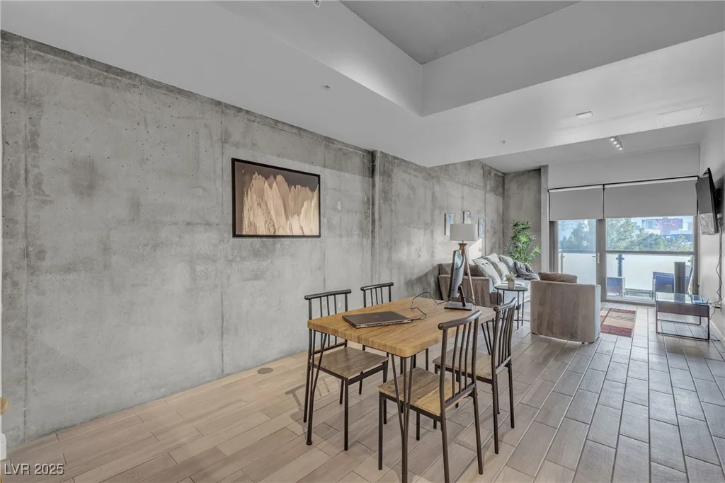 353 Bonneville, Las Vegas, NV 89101