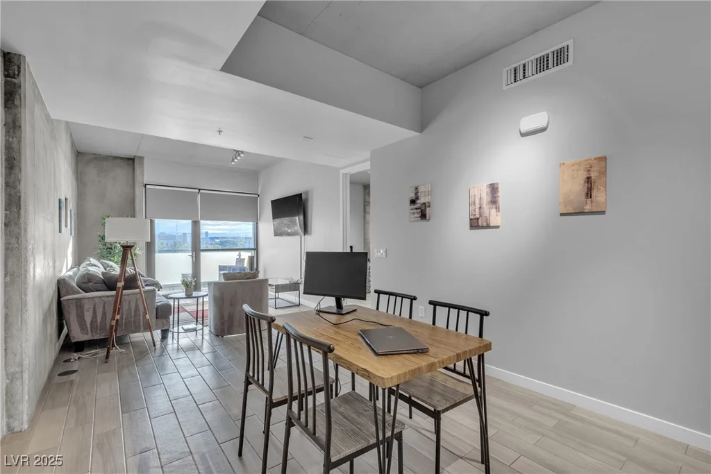 353 Bonneville, Las Vegas, NV 89101