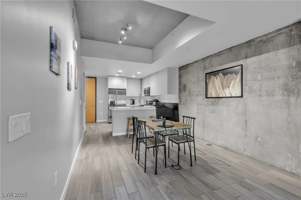 353 Bonneville, Las Vegas, NV 89101