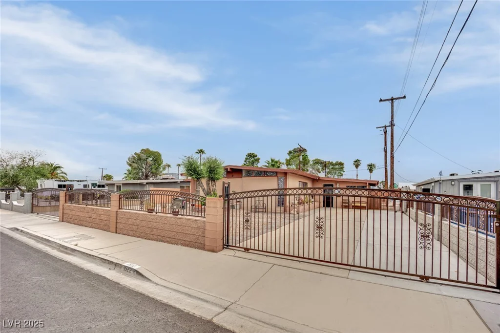 1522 Exley, Las Vegas, NV 89104