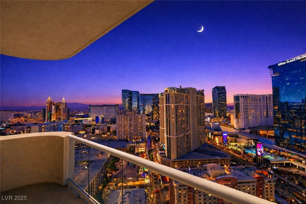 135 HARMON, Las Vegas, NV 89109