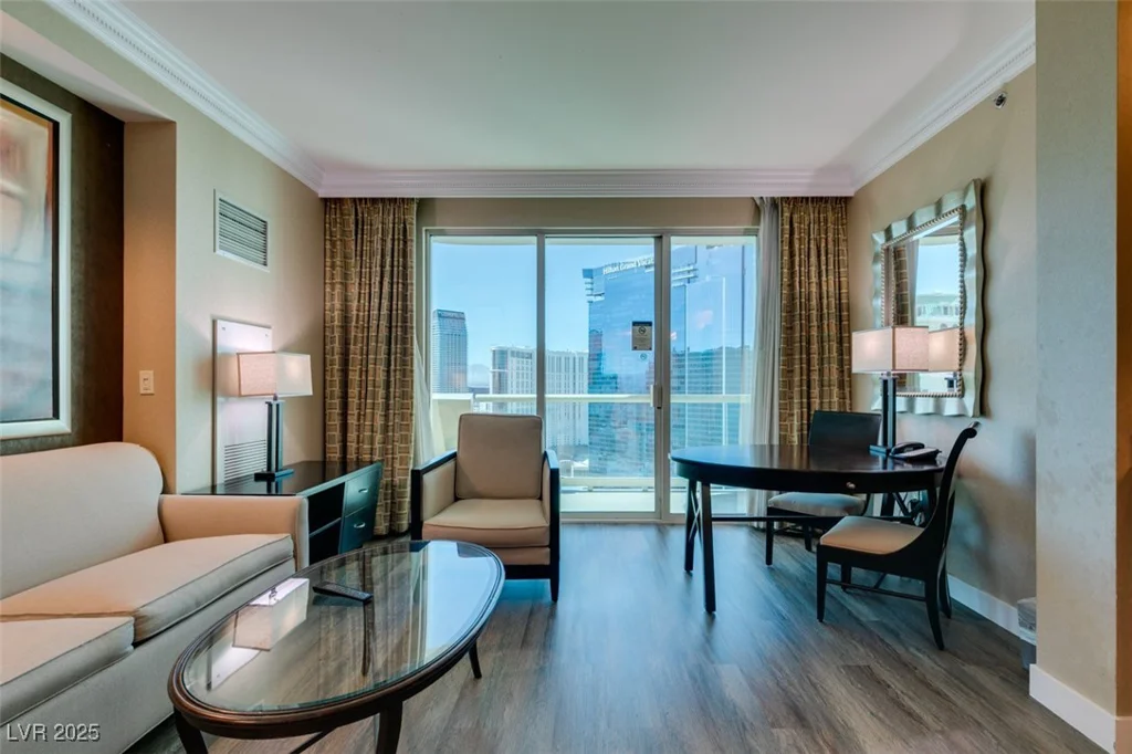 135 HARMON, Las Vegas, NV 89109